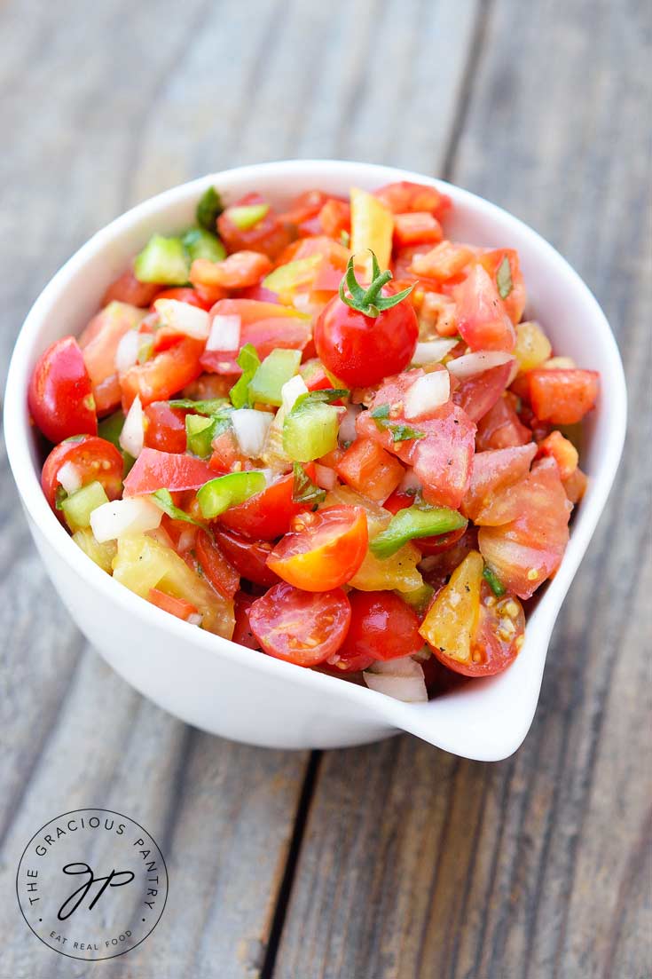 Tomato Salad Recipe @graciouspantry thegraciouspantry.com/clean-eating-g… #4thofJuly #NoAddedDairy #PaleoRecipes #Salads #CanadaDay #SugarFreeRecipes #Vegetarian #Vegan #NoAddedEggs #SideDishes
