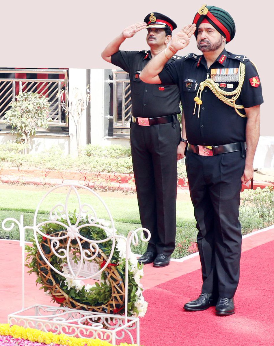 Lt Gen Pawan Chadha, VSM assumed the command of #Maharashtra, Gujarat & Goa Area. The #GOC paid homage to the Bravehearts at Shaheed Smarak, #Colaba & exhorted all ranks to benchmark the highest standards of professionalism & operational preparedness. #SouthernCommand