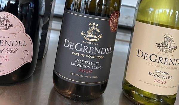 Den første hvidvin fra #degrendelwines havde jeg smagt før. Det er deres Koetshuis #sauvignonblanc som jeg før har smagt i årgang 2019, men her er det altså 2020’eren #lesediwines #wineblogger #winelover #winelovers #houlbergsblog 89P