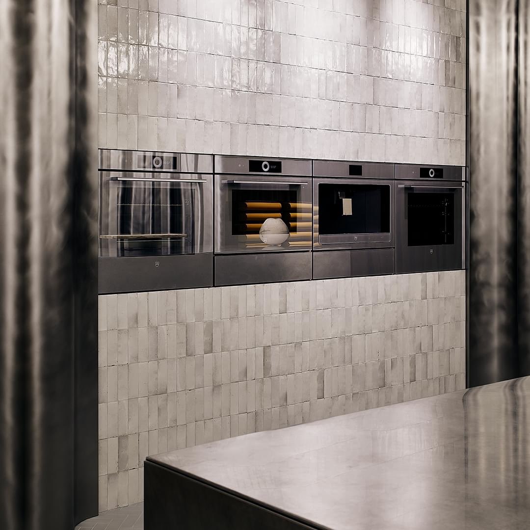 Discover the Rolex of home appliances at Galerie Design—experience the luxury of V-ZUG.

#vzug