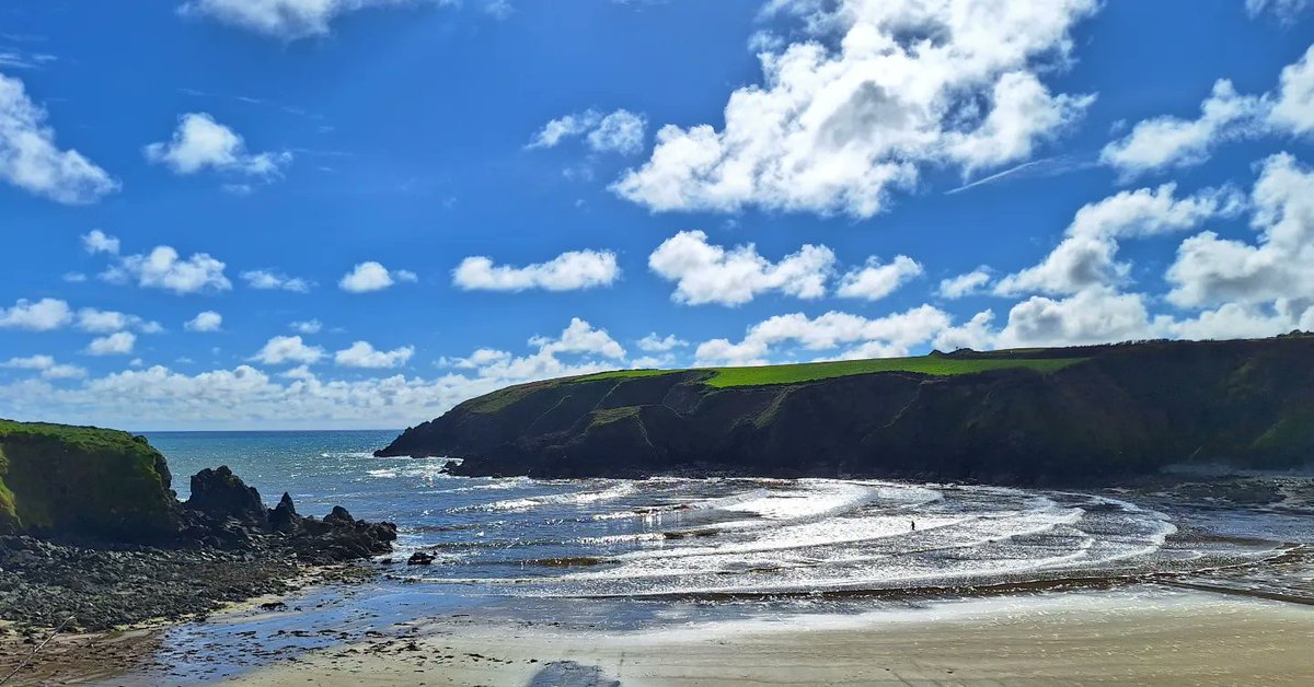 A beautiful afternoon along the Copper Coast, Co Waterford, yesterday. Not so good there today, unfortunately! @AimsirTG4 @barrabest @deric_tv @DiscoverIreland @discoverirl @ancienteastIRL @Failte_Ireland @WaterfordCounci @WaterfordANDme @WaterfordGrnWay @WaterfordPocket @wlrfm