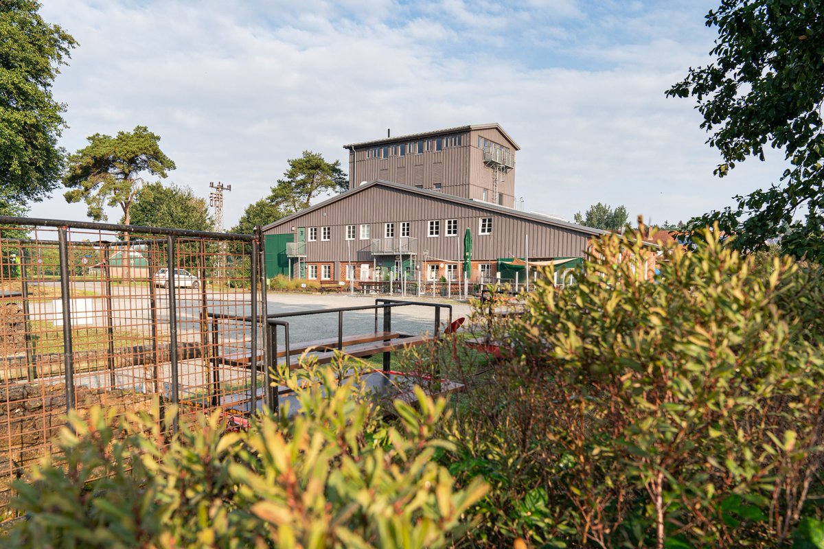 Moin.
Das MoorIZ Ahlenmoor hat nun täglich von 10-18 Uhr geöffnet. Es werden verschiedene Formate an Moorbahnfahrten angeboten. Macht euch schlau 👇
ahlenmoor.de