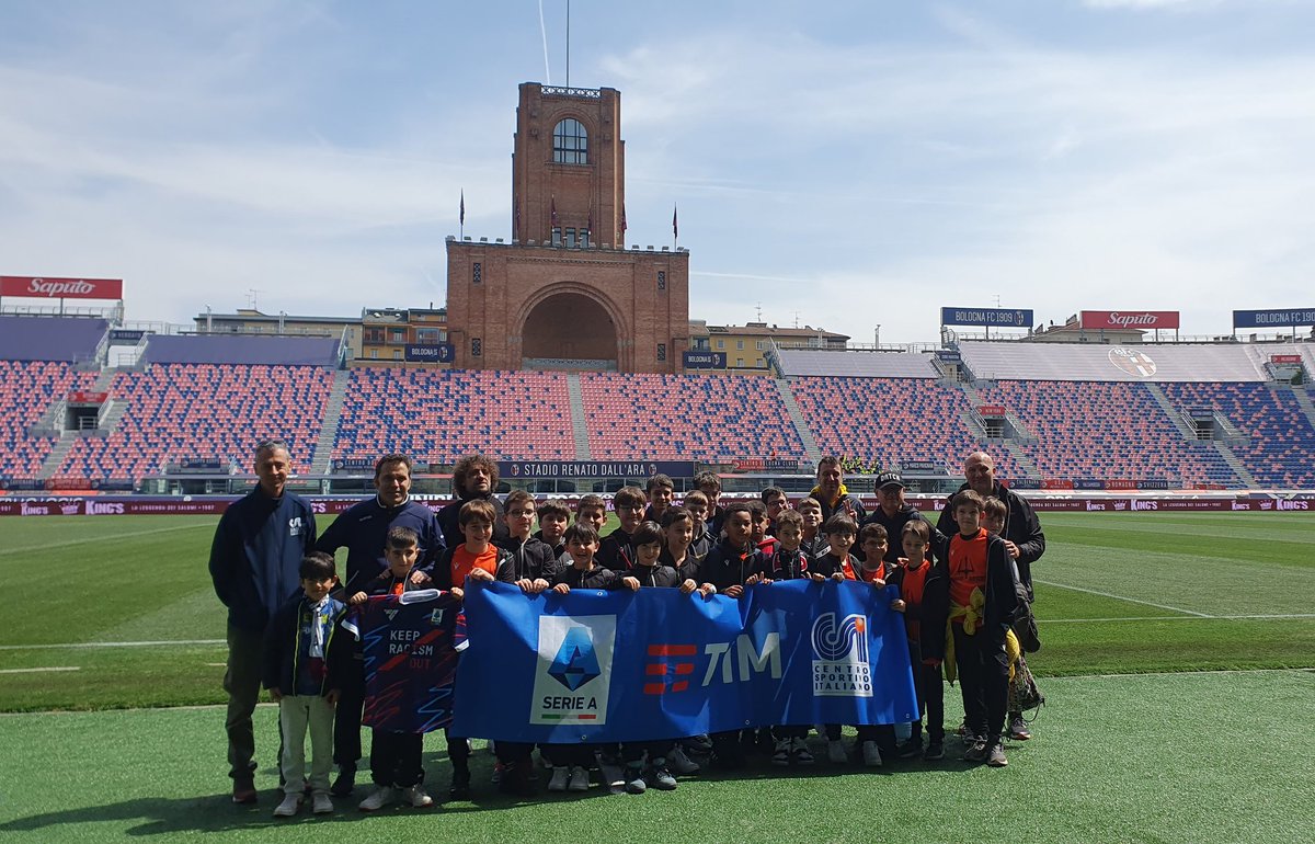 🏟️ Il tour dei teatri del grande calcio si è concluso allo Stadio Dall’Ara e al Ferraris 
🤝 Grazie al <a href="/Bolognafc1909/">Bologna FC 1909</a> e al <a href="/GenoaCFC/">Genoa CFC</a> per aver ospitato i ragazzi della #JuniorTIMCup

#SerieATIM #KeepRacismOut
<a href="/SerieA/">Lega Serie A</a> <a href="/TIM_Official/">TIM Official</a>