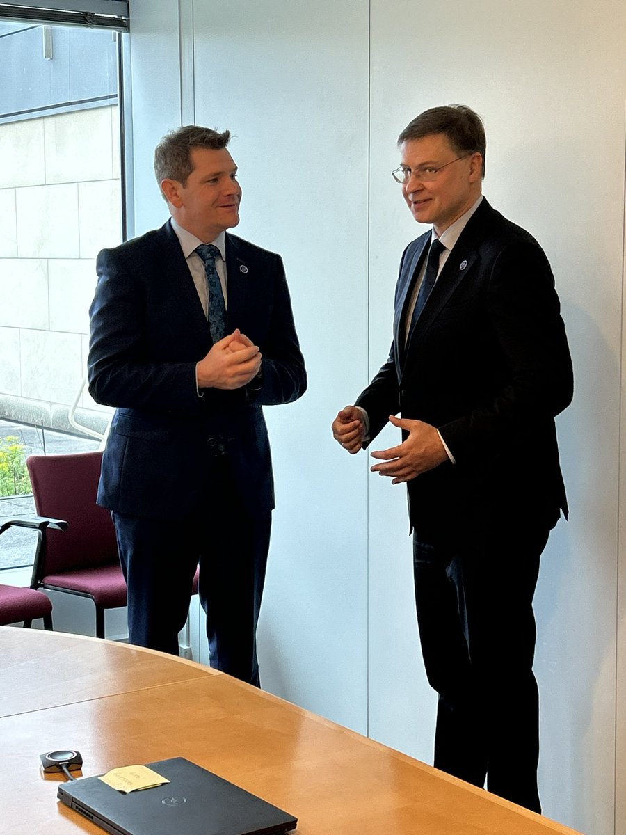 At the @OECD in Paris today at the annual Ministerial Council meeting. Taking the opportunity to meet as many foreign leaders and ministers while here as I can, first up was a bilateral with @VDombrovskis EU Trade Commissioner raising issues of importance for 🇮🇪 #OECDministerial