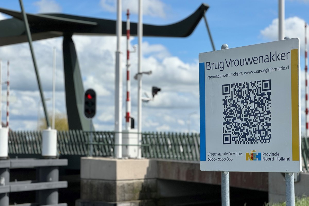 QR-code bij bruggen en sluizen provincie Noord-Holland:
varendoejesamen.nl/nieuws/qr-code…
#scheepvaart #watersport @ProvincieNH