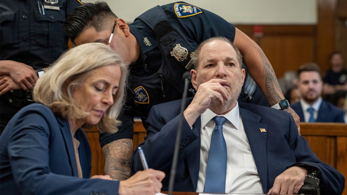 Prosecutors asked for a September retrial for Harvey Weinstein during a hearing at a Manhattan courthouse after his 2020 rape conviction was tossed. abc30.tv/3UHBhmD