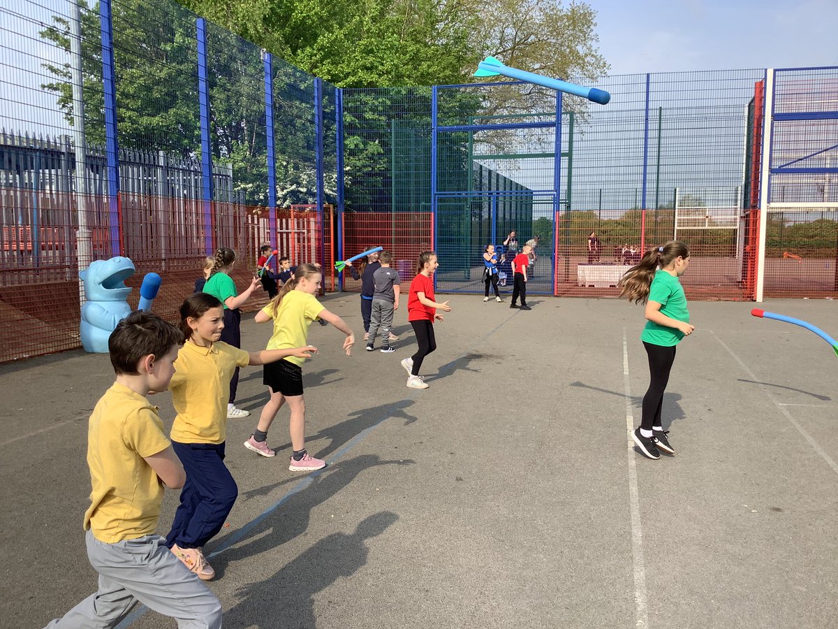 MrsRB_Thatto's tweet photo. Getting some javelin practices in, in preparation for sports day. #ThattoPrim_4RB https://t.co/hCsk2FF4cx