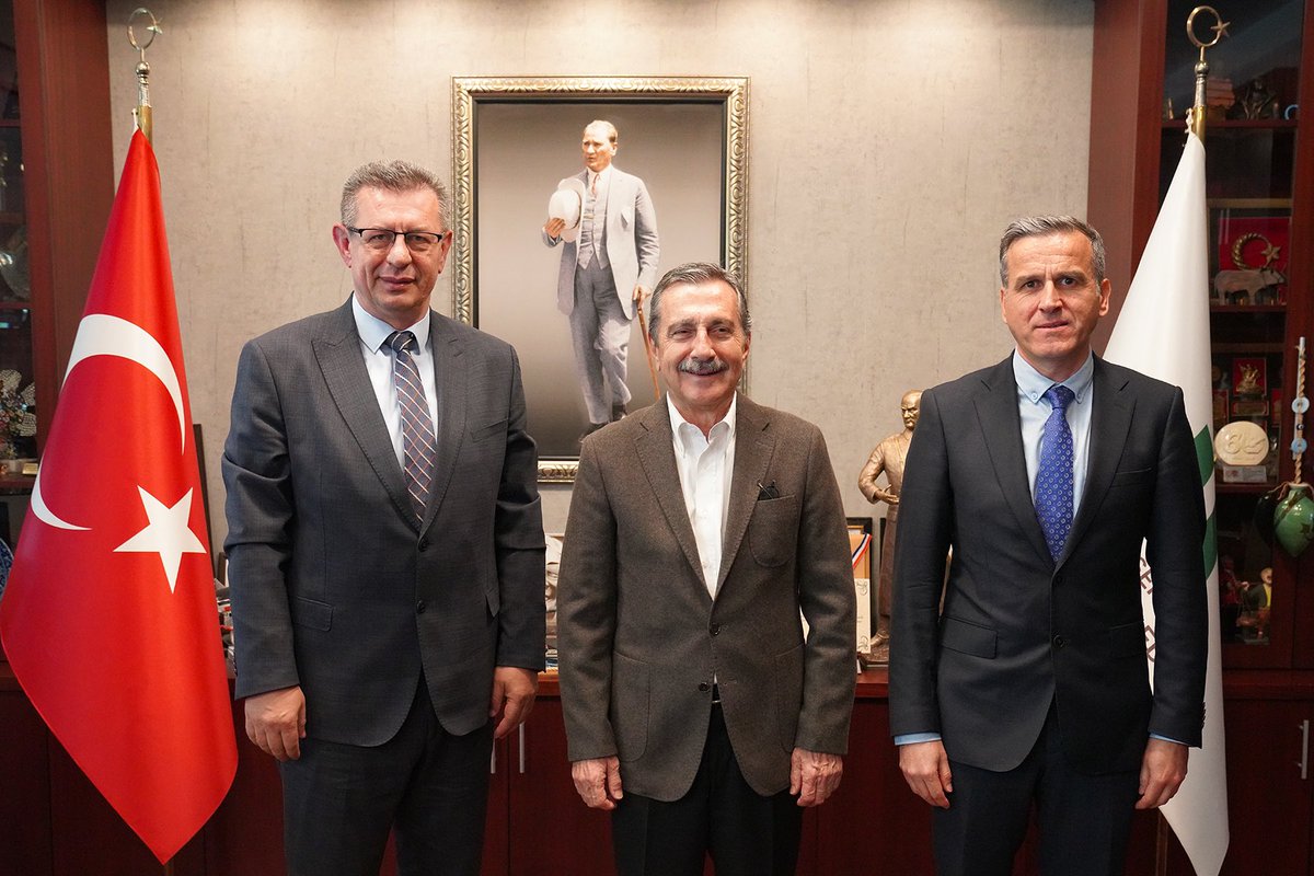 OEDAŞ Genel Müdürü Muzaffer Yalçın ve OEDAŞ İl Müdürü İbrahim Tozan'la bir araya geldik. Ziyaretleri için teşekkür ediyorum.