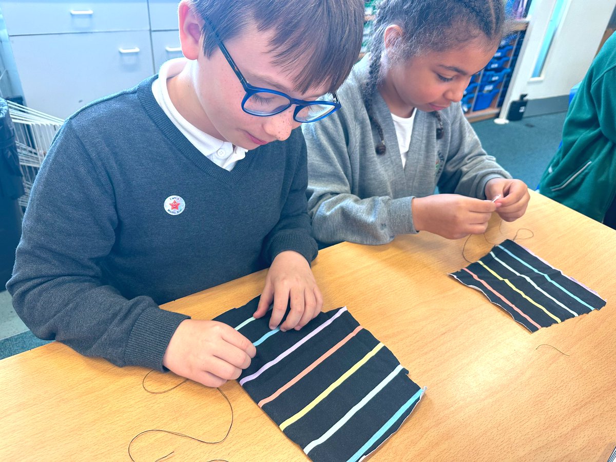 Year 5 are giving recycled fabric a new life! ♻️ They’re sewing together colourful pieces to create a fabric crumb. 🪡🧵
#WeAreLeo #MPPAdesigntech