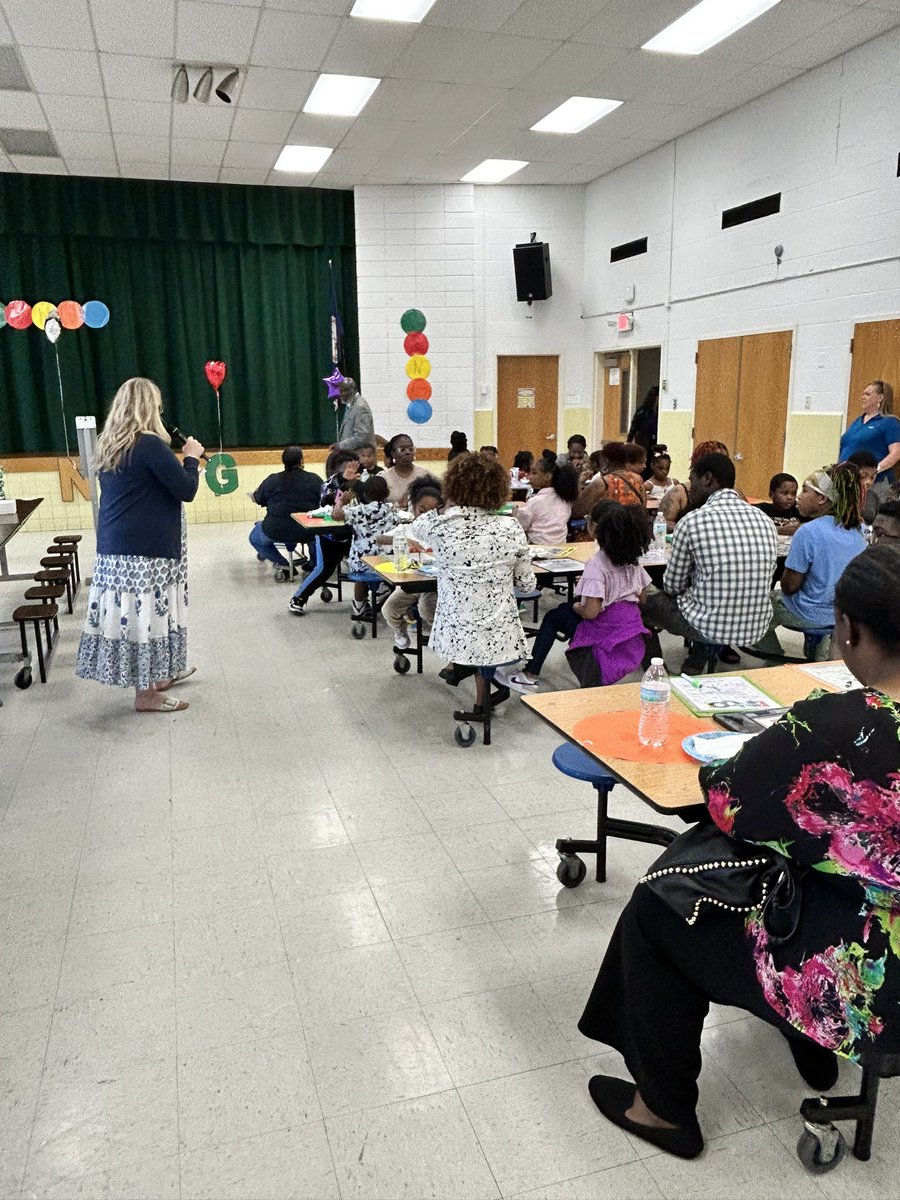 Gammage522's tweet image. Late Post. Bingo Night with Bayport was fun. Families learned about financial literacy. #MathMonth @ppsdouglasspark @rye723 @WandaCalhoun13