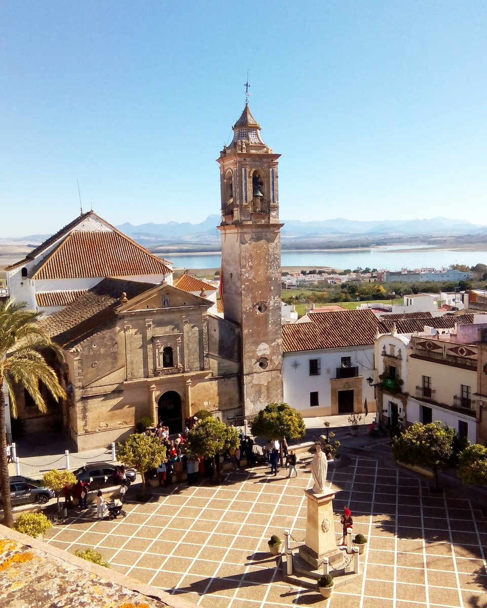 ¿Sabíais que en Bornos van a cocinar más de cinco mil kilos de caracoles entre el 3 y el 5 de mayo? ¿Nosotros exagerados? ¡Sí! ¡Vamos! 😀 Noticia: lavozdigital.es/provincia/sier… Vía @LaVozdeCadiz @TurismoBornos @AytoBornos Foto: Bornos - Fuente: facebook.com/AndalusiaViagg…