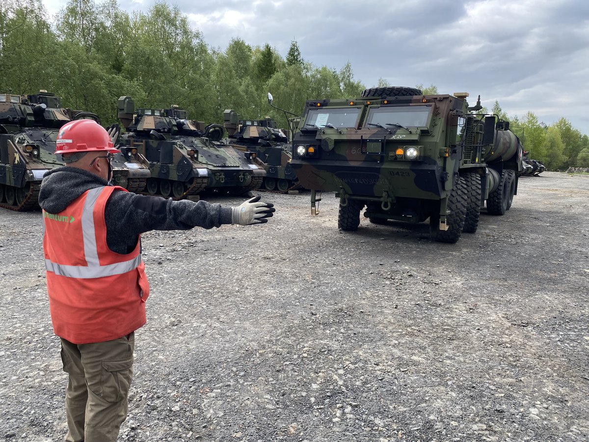 #DefenderEurope An Army Prepositioned Stocks-2 staging grid is set at Czechia 🇨🇿 ready by the @405thAFSB to issue an entire cavalry APS-2 equipment set to the 1st Squadron, 150th Cavalry Regiment from the West Virginia Army National Guard for DEFENDER 24. army.mil/article/275910