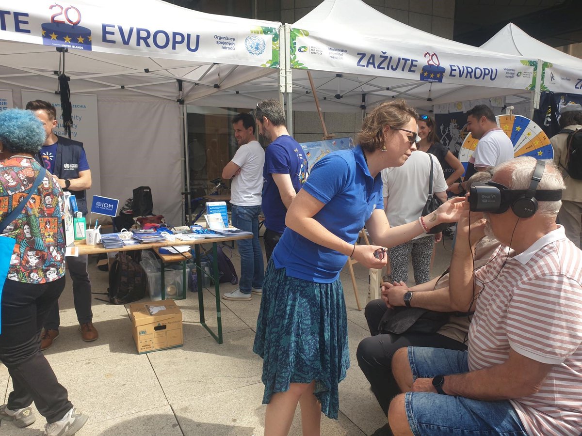 To celebrate the 20th anniversary of Czechia's accession to the EU🇪🇺, UNHCR participated with other UN organizations at the United Islands of Prague festival. @RefugeesCE presented life in #refugee camps through VR and raised awareness of the refugee response in 🇨🇿.#WithRefugees