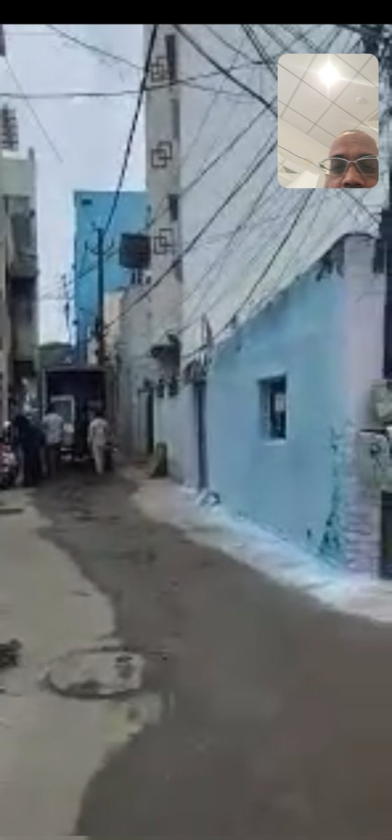 Please shift this pole to other vicinity area to resolve this low lying electrical lines issue in quadribagh,we are facing from several months for this issue but @TsspdclCorporat @TSSPDCL action pending @KaleruVenkatesh @kishanreddybjp @swachhhyd @RightsTelangana @consumerforum_