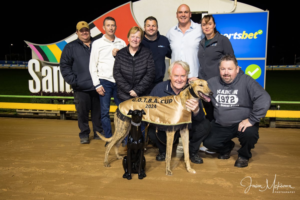 Congratulations to Peter Craig and Funny Old Fellow winning the GOTBA Cup Final tonight at Sandown Greyhounds. @DimityMaher  @GreyhoundRacing  @GRV_News  @CanonAustralia