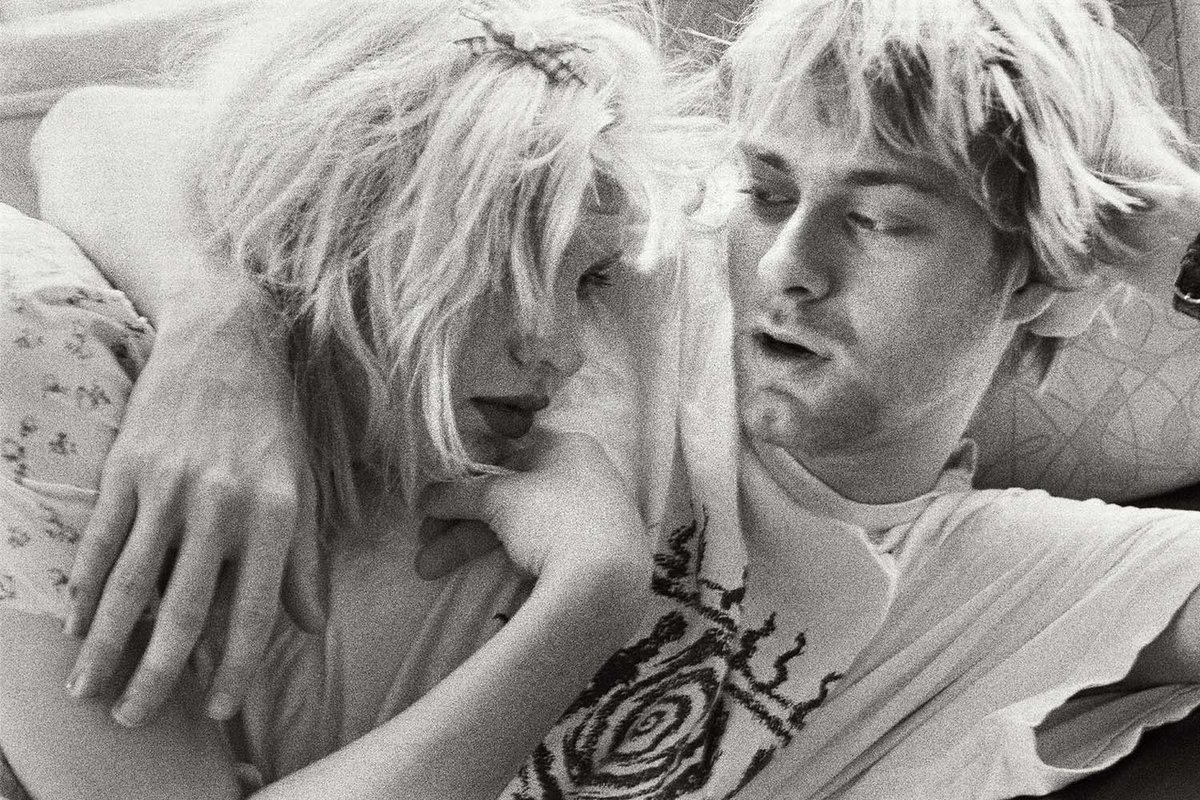 On the 30th anniversary of Kurt Cobain’s death, a new book reveals a captivating and tender moment of 'normality' in his turbulent life... we-heart.com/2024/05/02/fam…