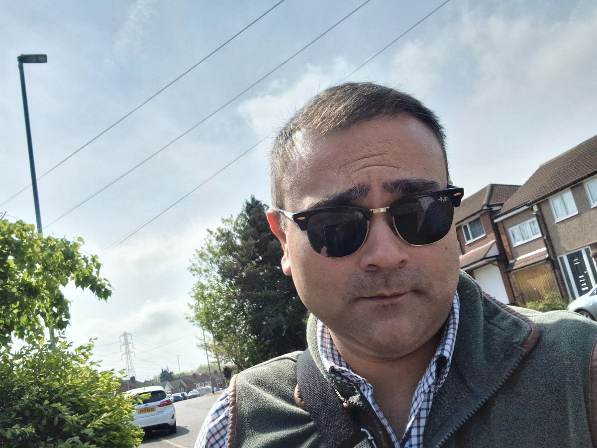 It's 😎 weather as I help Get out the vote for @Rupert_Matthews in Mid Leicestershire 🗳