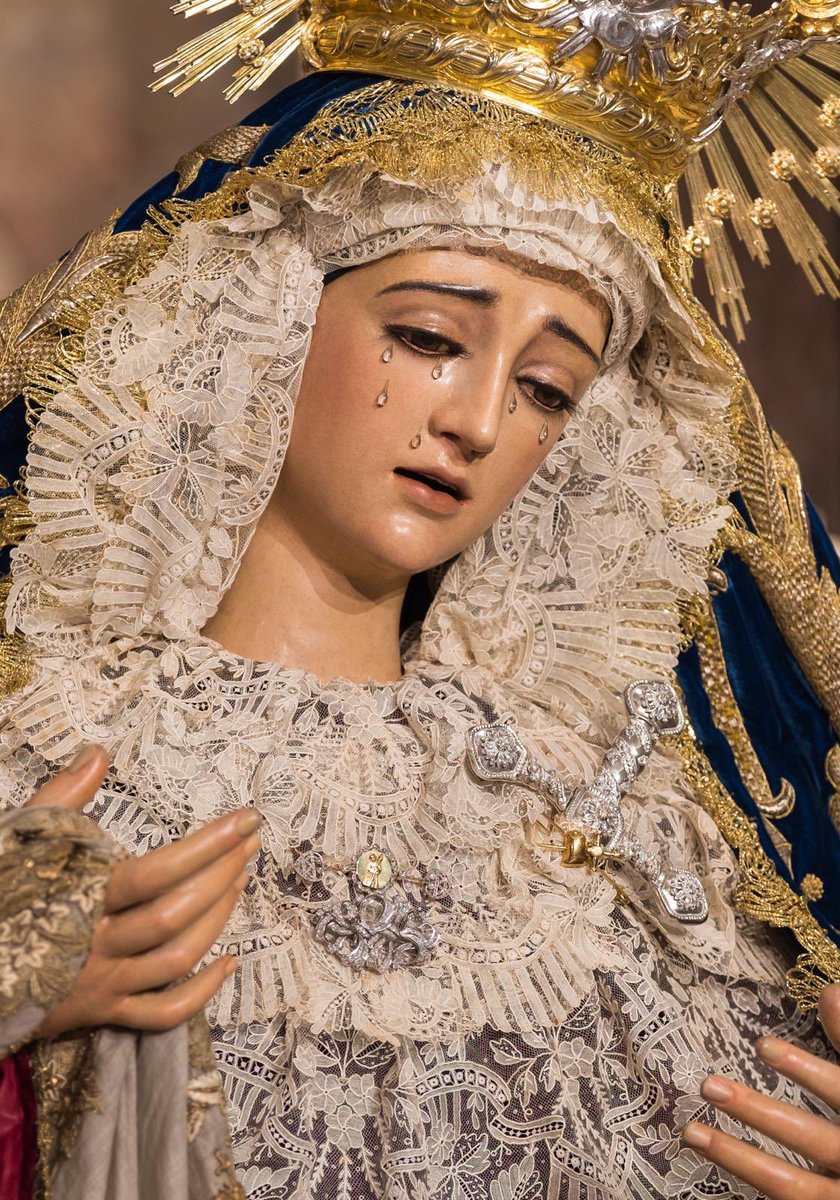 Con el inicio del mes de mayo, comienza el #MesdeMaría. ELLA es el camino más seguro, el más corto y el más perfecto para ir a Jesús. Madre del Mayor Dolor y Traspaso, ruega por nosotros.