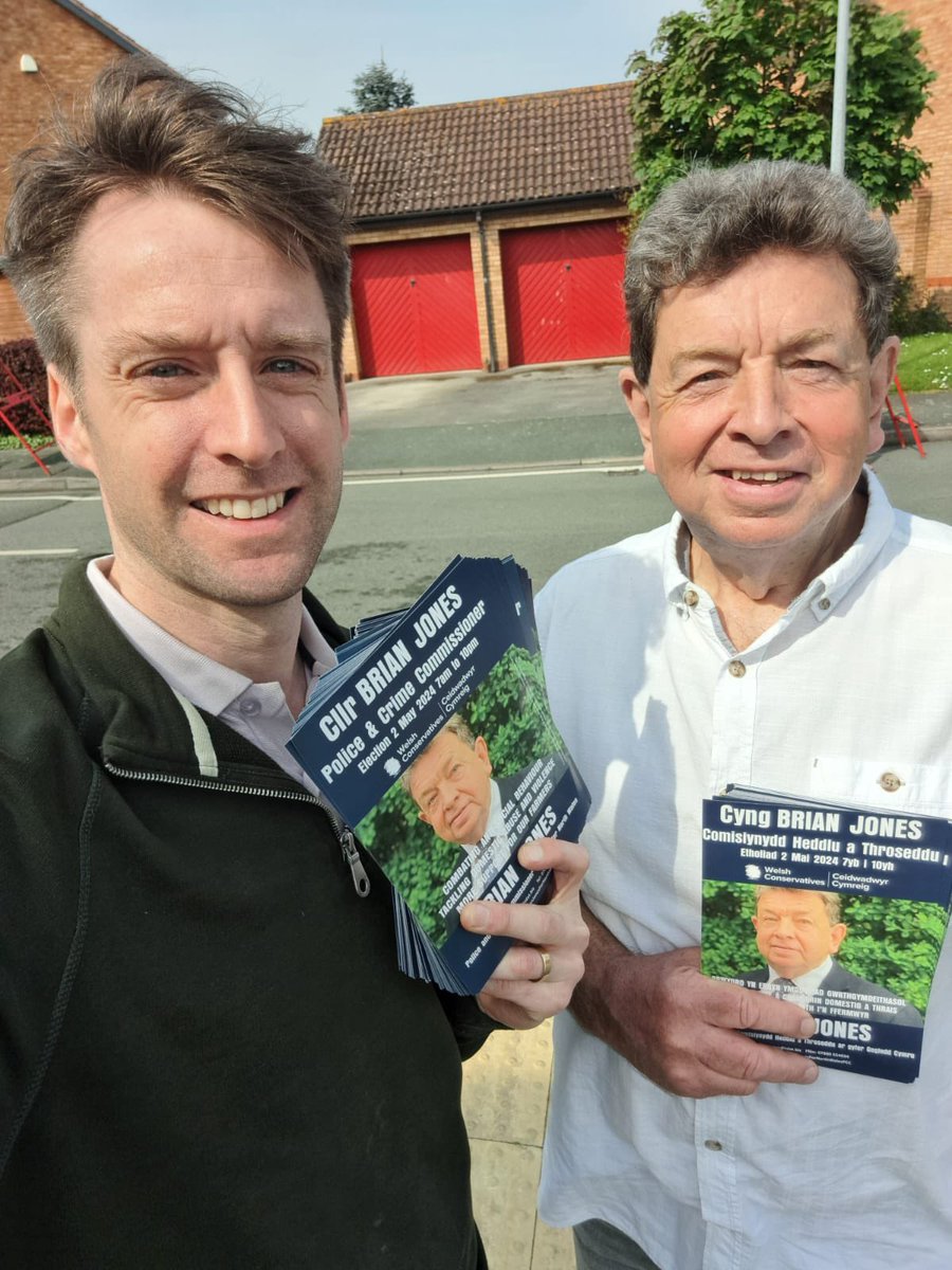 Out and about with Brian Jones, our @WelshConserv Police and Crime Commissioner candidate for North Wales. Use your vote today for Brian, who will be a champion for people across North Wales!