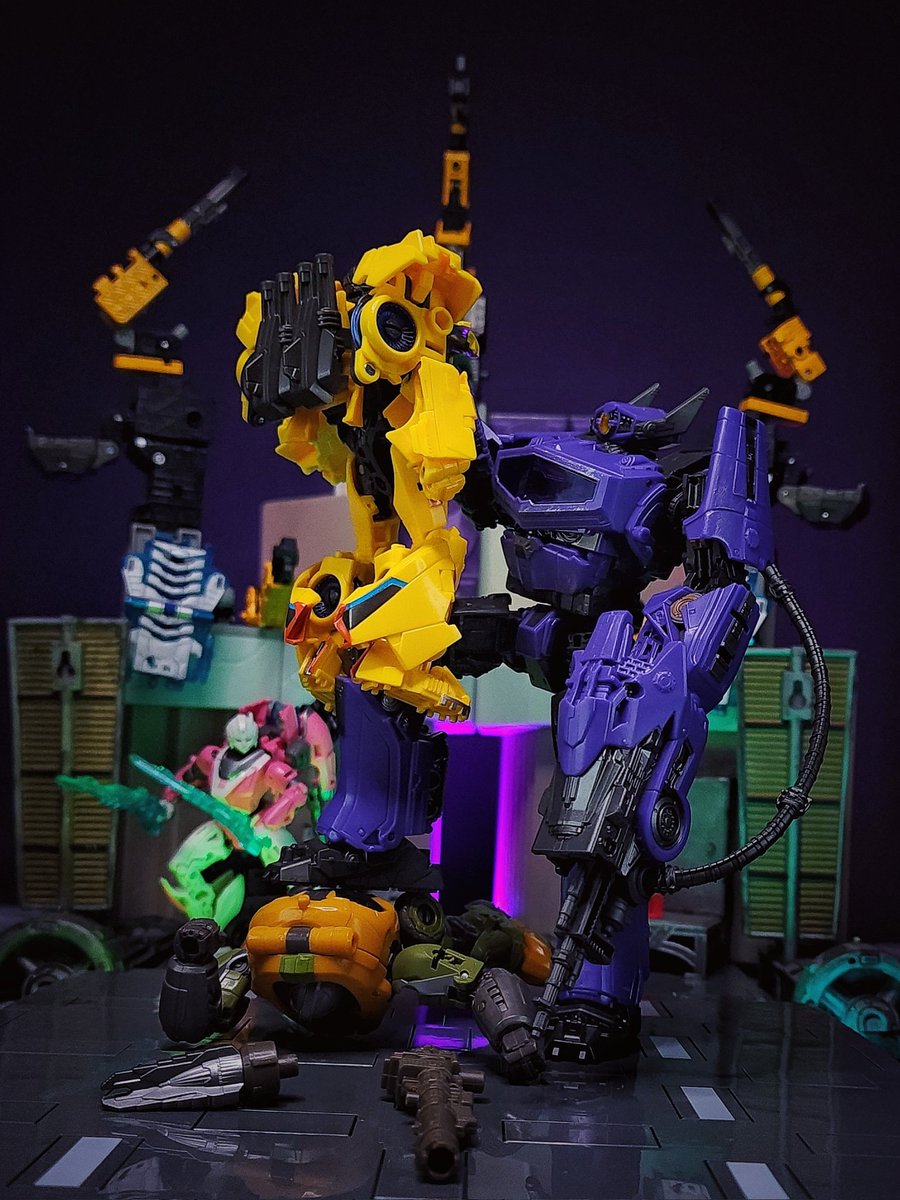 Transformers Bumblebee Movie, Shockwave, Sunstreaker, Brawn, and Arcee.
#transformers #toyphotography #toycollector