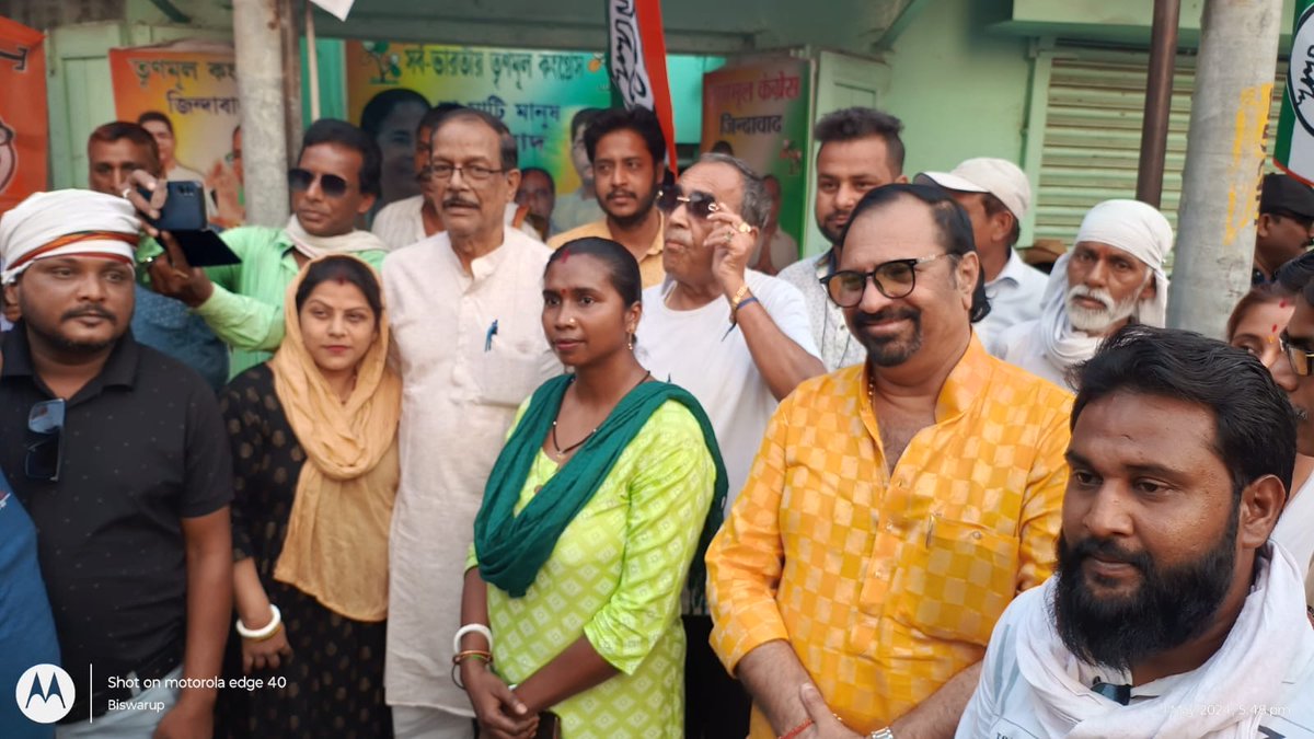 Another humungous 'Road Show' on our campaign trail from 'Barakar Railway Station' to 'Niyamatpur More', Kulti, Asansol. The roads were chock-a- blocked with huge crowds of people on the roads to encourage us. Accompanied by hon'ble Minister @GhatakMoloy #ShivadasanDasu…