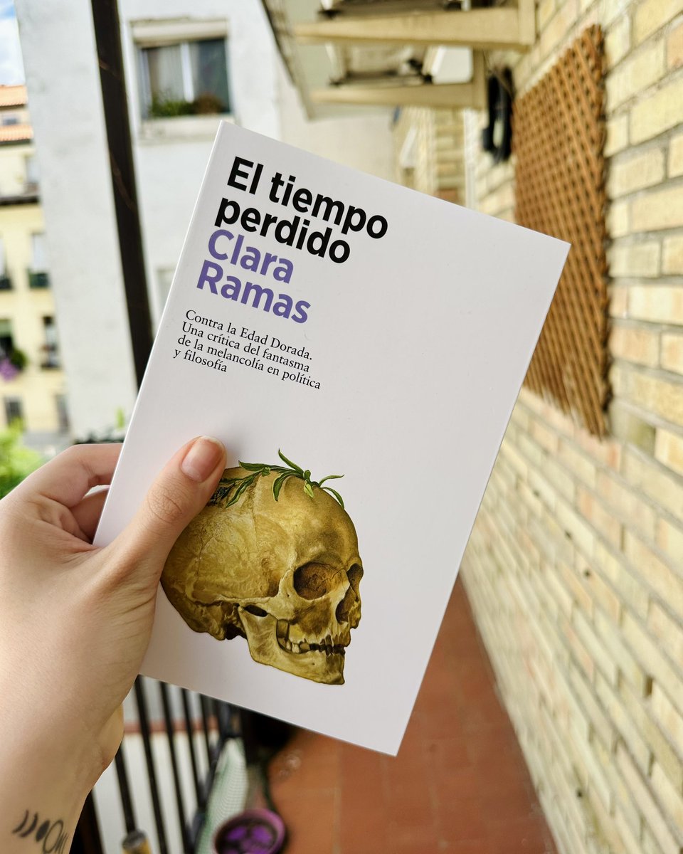 Muchas ganas de empezar este 2 de mayo el nuevo ensayo de @clararamassm, «El tiempo perdido», sobre la melancolía que aspira un regreso imposible a una Edad Dorada «de la patria, el orden, los roles de género y clase, la Transición, la Tradición». Publica @arpaeditores. 📚