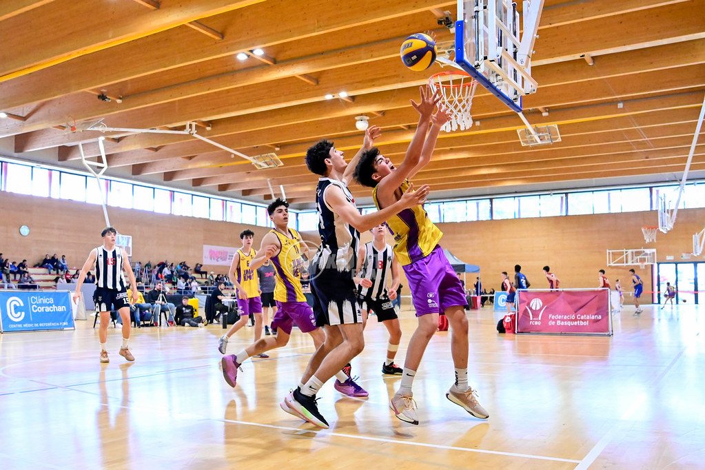 #3x3basquet🏀 / Gran cloenda a #Manresa dels Campionats de Catalunya 3x3 🏆 Equips campions: @ClubBasquetVic @uemataro @BasquetCornella @cbsantfeliuenc @cbboetmaresme @JETerrassa @cbhospitalet @plomssallereus 🎉 Enhorabona! 📸 @Guscarrascotfe ➡️ basquetcatala.cat/noticies/10636