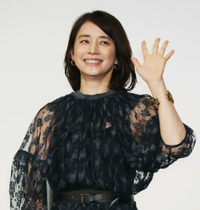 【🐶】石田ゆり子、自宅に「ふらりと」来た有働由美子アナと愛犬の様子を公開→「微笑ましい光景ですね」「何度も見ちゃう」 buzzfeed.com/jp/mikiurano/i… 愛犬・雪ちゃんと有働さんがたわむれる様子を映した動画を公開。微笑ましい様子に癒されます☺ 写真：時事通信