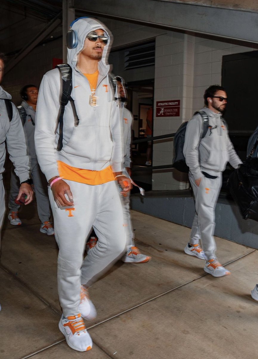 Walking into the last day of the work week like: 🥶
#GBO #NicoEra 🍊😤