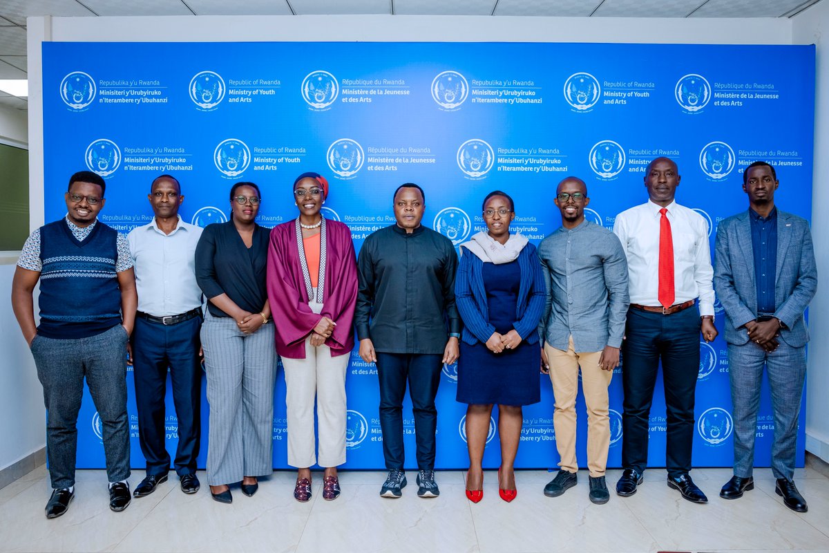 Today, Min. @jnabdallah had a productive meeting with the board members of the Rwanda Youth in Agribusiness Forum, @ryaf_agribiz. They discussed ways to strengthen existing collaboration for youth in the agricultural sector.