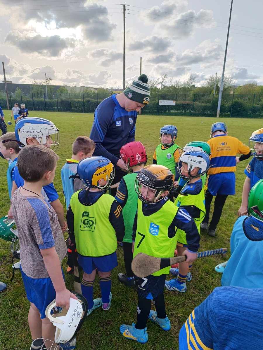Huge thanks to Waterford GDC @AussieGleeson for coming down to poleberry last night to take our academy lads through a great skills session 👏🟡🔵 Training Saturday at 11am and Wednesdays at 6pm new players always welcome 🙌 @WaterfordGAACG