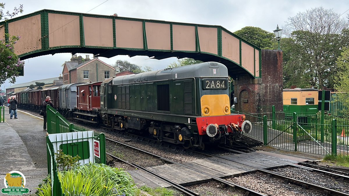 D8188 departing ropley with the goods train, going to Arlesford. 27th April 2024.