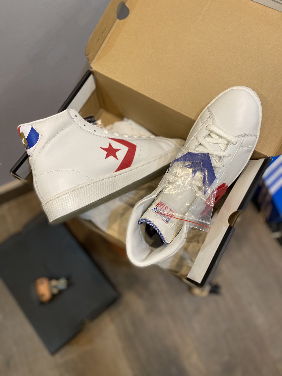 • converse pro leather “ birth of flights “ 🦅 

📏: US 9.5 / EUR 43 

🏷️: ghc2050 

📱: +233200371637 / +233247363304 

#conversesneakers #gotitfromloop #sneakerstore