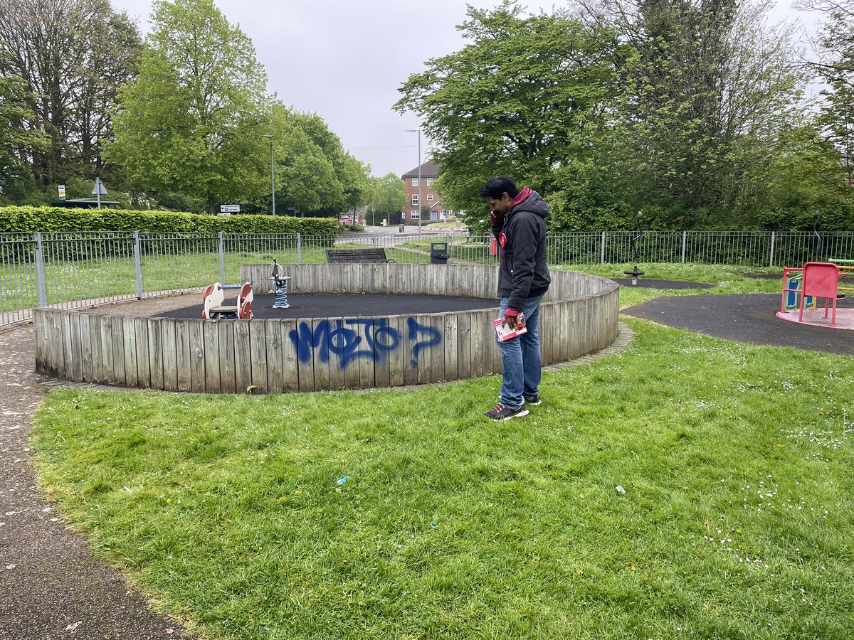 Even on polling day your #GreatAshby #Labour candidate @VijaiyaPLabour is hard at work reporting graffiti and looking after our community #VoteLabour