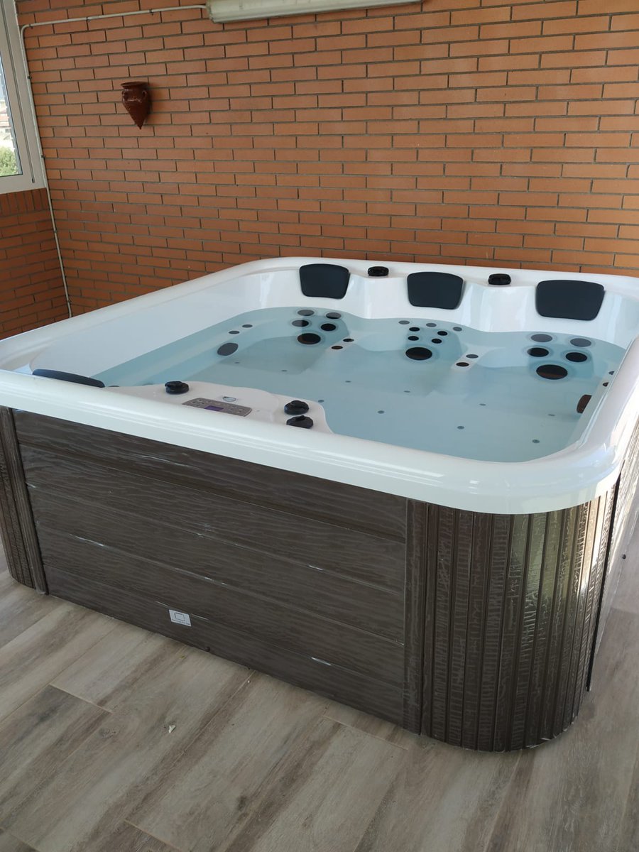 Endlich wieder Sonne!🌞Zeit, Ihr eigenes #Spa #Outdoor #Jacuzzi-Projekt zu gestalten! Wählen Sie aus über 75 Optionen Ihr perfektes Modell aus. Egal, ob drinnen oder draußen – genießen Sie ein entspannendes Bad in einem unserer #Whirlpools.💦

whirlpoolweb.de/produkte/outdo…