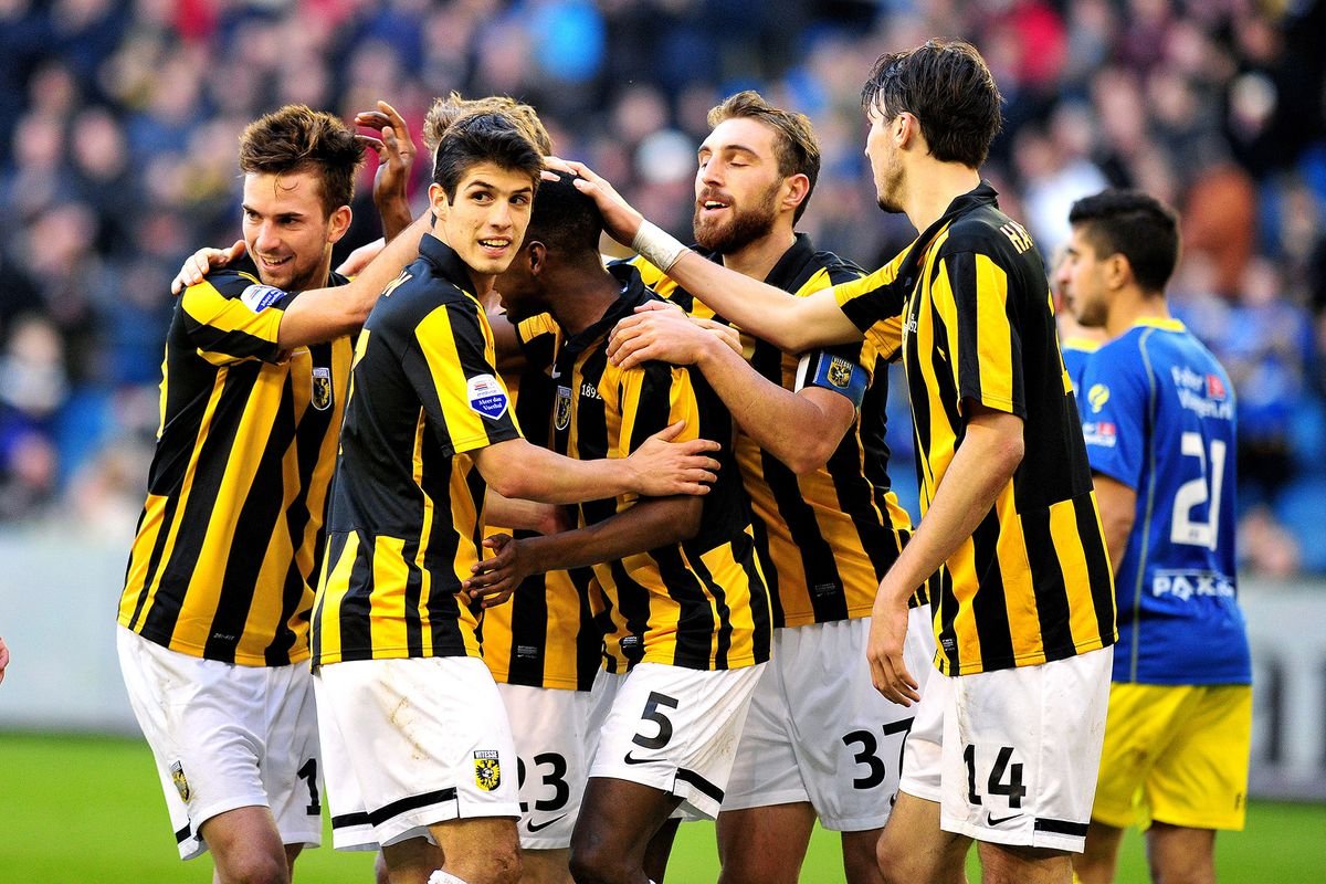 Vitesse is facing bankruptcy and at risk of losing its license. The former club of Ødegaard, Openda and Chelsea loaneed like Baker, Mount, Miazga and Piazon has today started a fan crowdfunding. Help Vitesse survive - donate, share and like 💛🖤 app.clubcollect.com/forms/en/sv-vi…