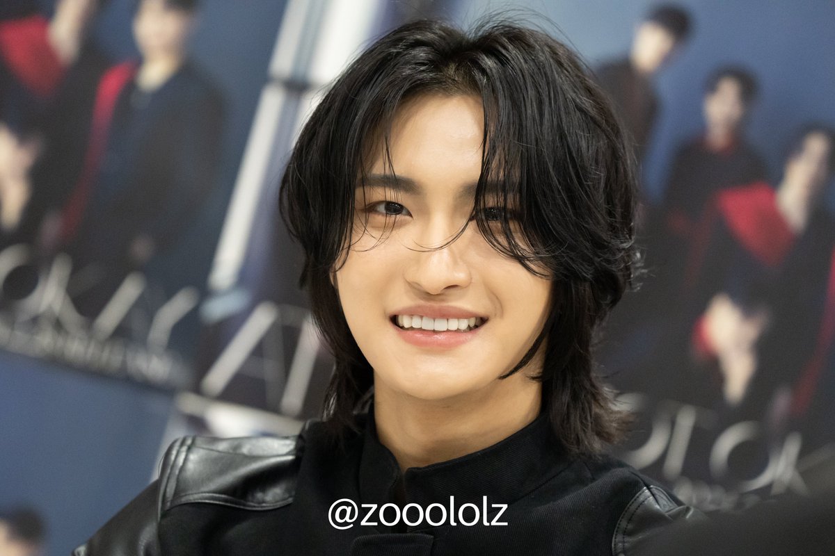 📁⭐ 240501 Fansign Japão

O lugar desse homem é no Louvre 

@ zooololz
#ATEEZ #SEONGHWA
#에이티즈 #성화 #박성화