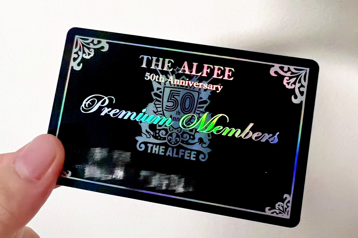 やっと届きました〜🫶
光の当たり具合で虹色に変わってめちゃ可愛い〜！