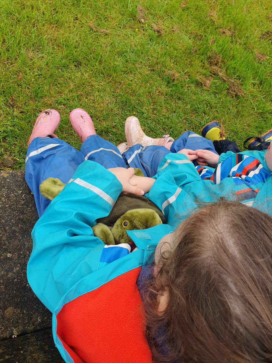 Team meeting this morning decided our adventure 🌳🌿 Wet walk to find worms 🪱 Twiggle came with us🐢 and the pops sat and practiced their breathing techniques 🥰 #wellbeing #nature #outdoorfun #PhysicalActivity @EarlyWales @PATHSEdUK @VictoriaExtence @PACEYCymru @PlayWales