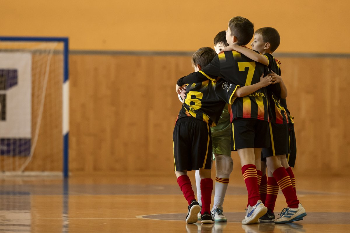 🟡🔴 Els horaris de la fase única dels Campionats d'Espanya sub 10 masculina i femenina de futbol sala 📅 Del 8 al 12 de maig 📍 Móstoles (Madrid) 🔗 Els rivals i els horaris a fcf.cat/noticia/els-ho… #CampionatsEspanyaFS #SeleccionsCatalanesFS