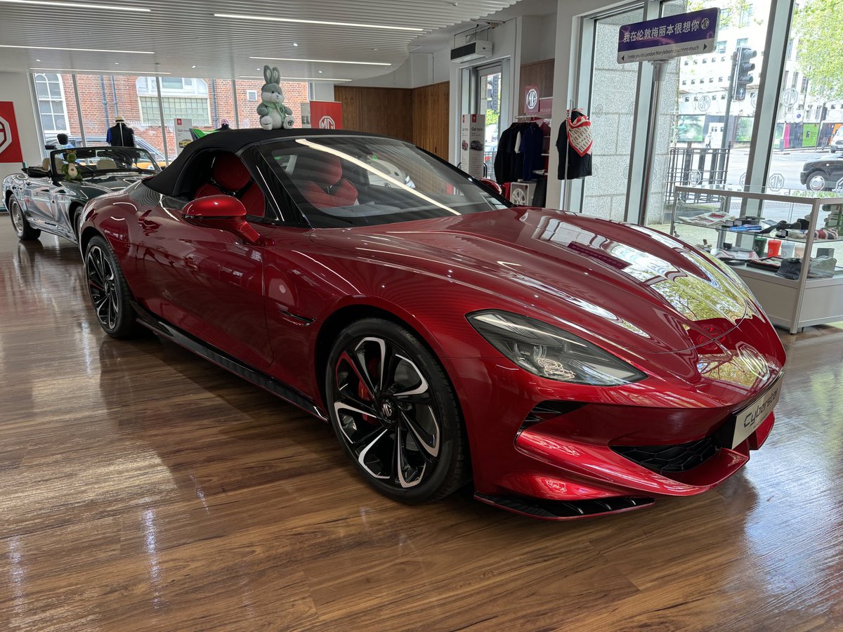 Three weeks and three different meetings with the @MGmotor Cyberster. Can’t wait to drive this properly (a hundred yards into a dealer conference doesn’t really count!). Looks mega every time I see it 😍