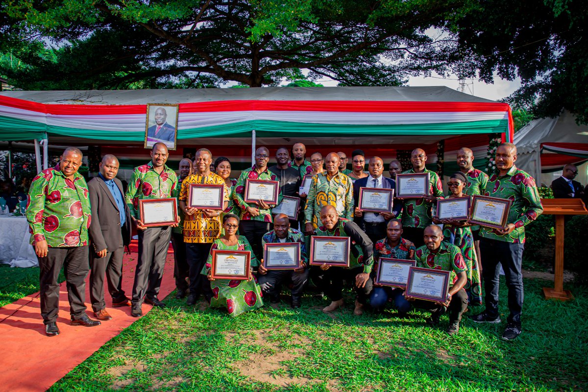 Hakurikiye gufata agatutu, aho Umukuru w'igisagara yakeje abakozi kuvyo bashitseko, muri rwa rukurikirane rwo kurimbura ku mwaka uheze. Umukuru w'lgisagara yatanze ubushimwe ku bakozi bakoze neza kurusha abandi n'abandi bashimiwe kuvyo bakoreye abanyagisagara n'igisagara