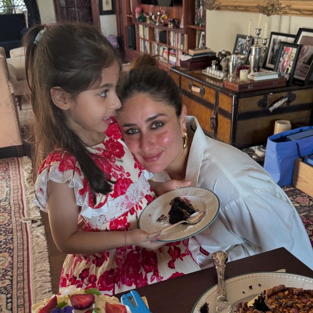 #sohalikhan's daughter #Inaaya with her #Kareena mami
.
.
.
#kareenakapoorkhan #kareenakapoor #sohaalikhan #inaaya #trendingnow #familygoals #kareena #mami #pataudis #explorepage #fyp