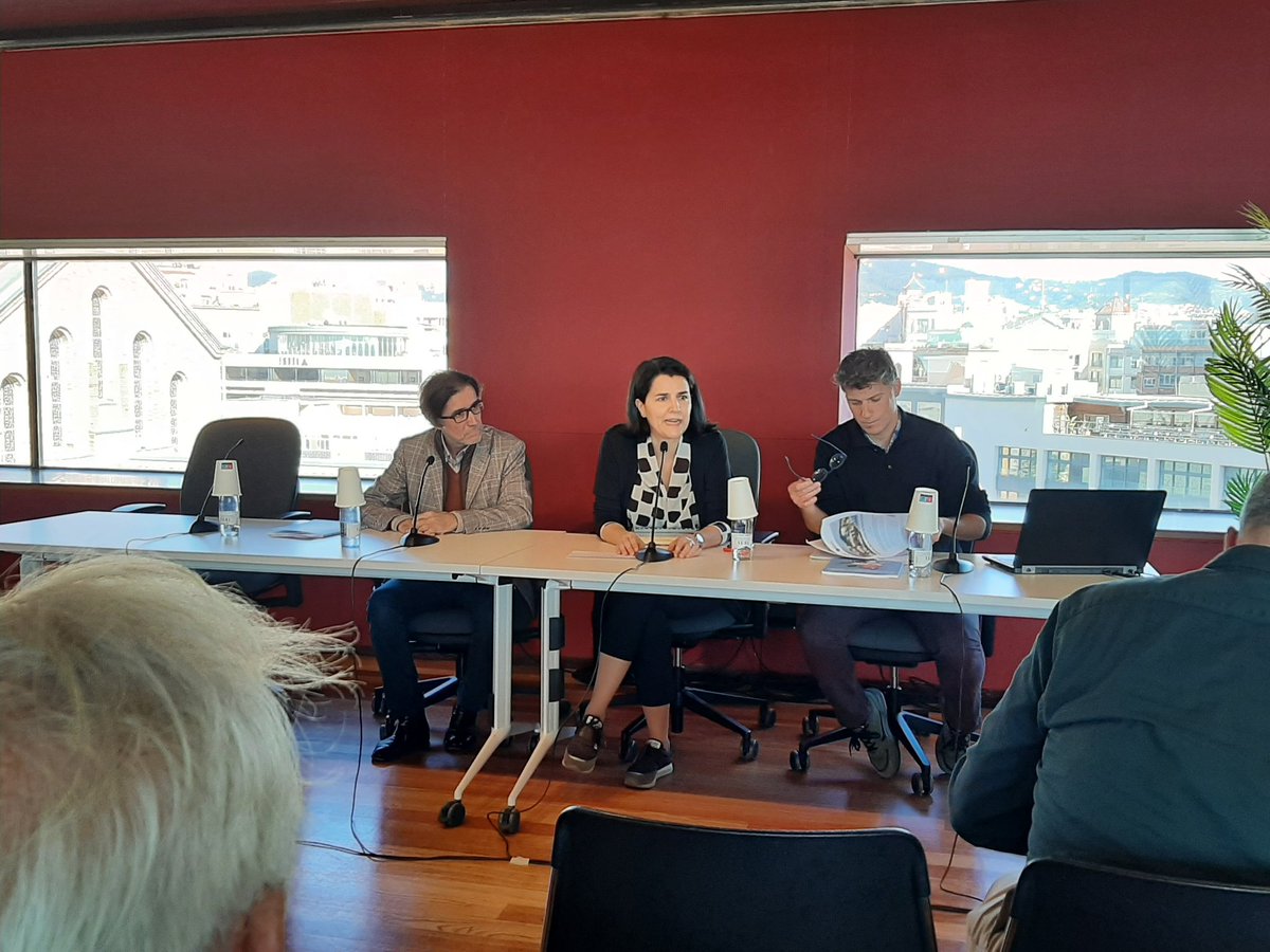 📸 Participem al debat “Catalunya suburbana”, on durant dos dies s’exploraran les vulnerabilitats, reptes i complexitats dels teixits de baixa densitat a Catalunya. Lorena Perona, arquitecta del Servei d'Urbanisme, parla d'urbanitzacions amb dèficits
cccb.org/ca/activitats/…
