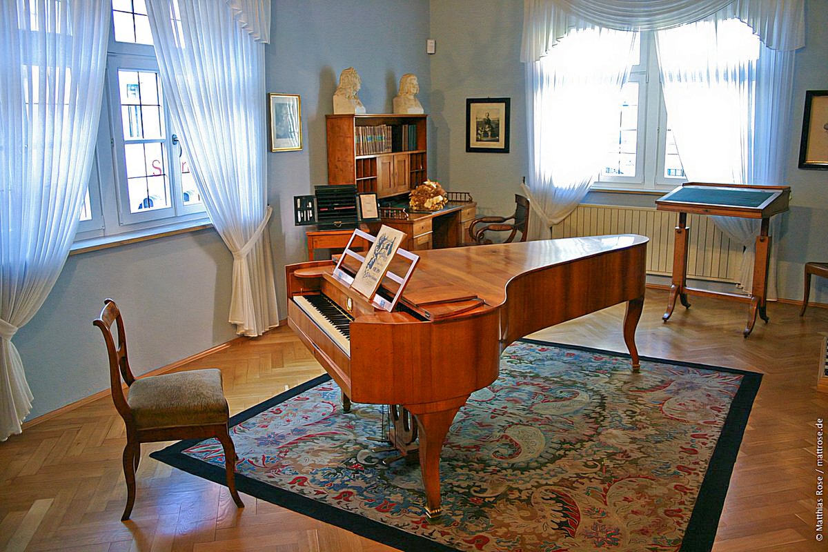 German Romantic composer #RobertSchumann birth room in #Zwickau #Germany 🇩🇪🎶.
Furnished entirely with belongings of the famous artist couple Robert and Clara Schumann ♥️ 🎹.