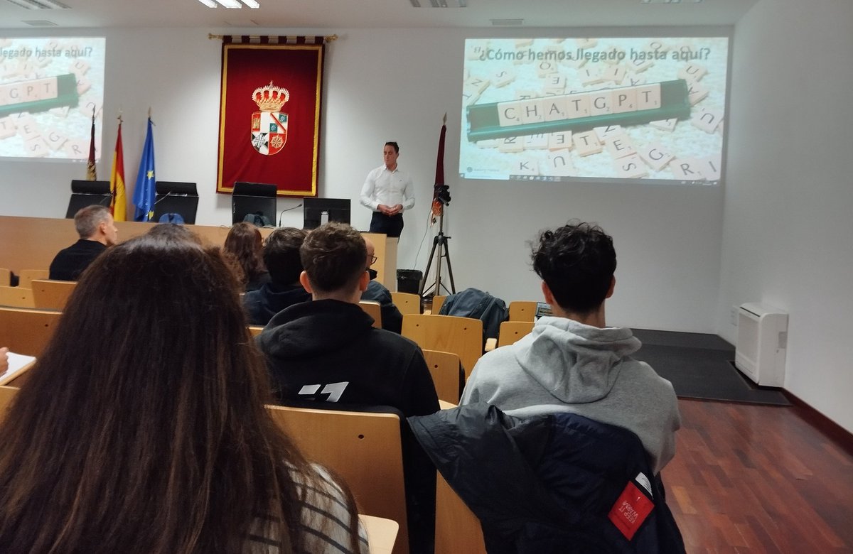 La IA ha llegado para quedarse y aplicarse en todos los ámbitos de nuestras vidas 
Aprendiendo sobre Copilot con <a href="/fcoperezgil/">Francisco Javier Pérez Gil</a> @TeconSoluciones 

<a href="/ManedMaster/">MANED-Master Analítica Negocios Entorno Digital</a> 
<a href="/Cristina_DiazG/">Cristina Diaz</a> <a href="/Ant__Diaz/">Antonio Díaz</a> <a href="/Noegarrub/">Noelia</a> <a href="/MatiasGamez/">Matías Gámez</a> 
<a href="/ftaadcee_ab/">Facultad de Ciencias Económicas y Empresariales AB</a> <a href="/dafcee_ab/">Delegación de Alumnos FCEE AB</a>