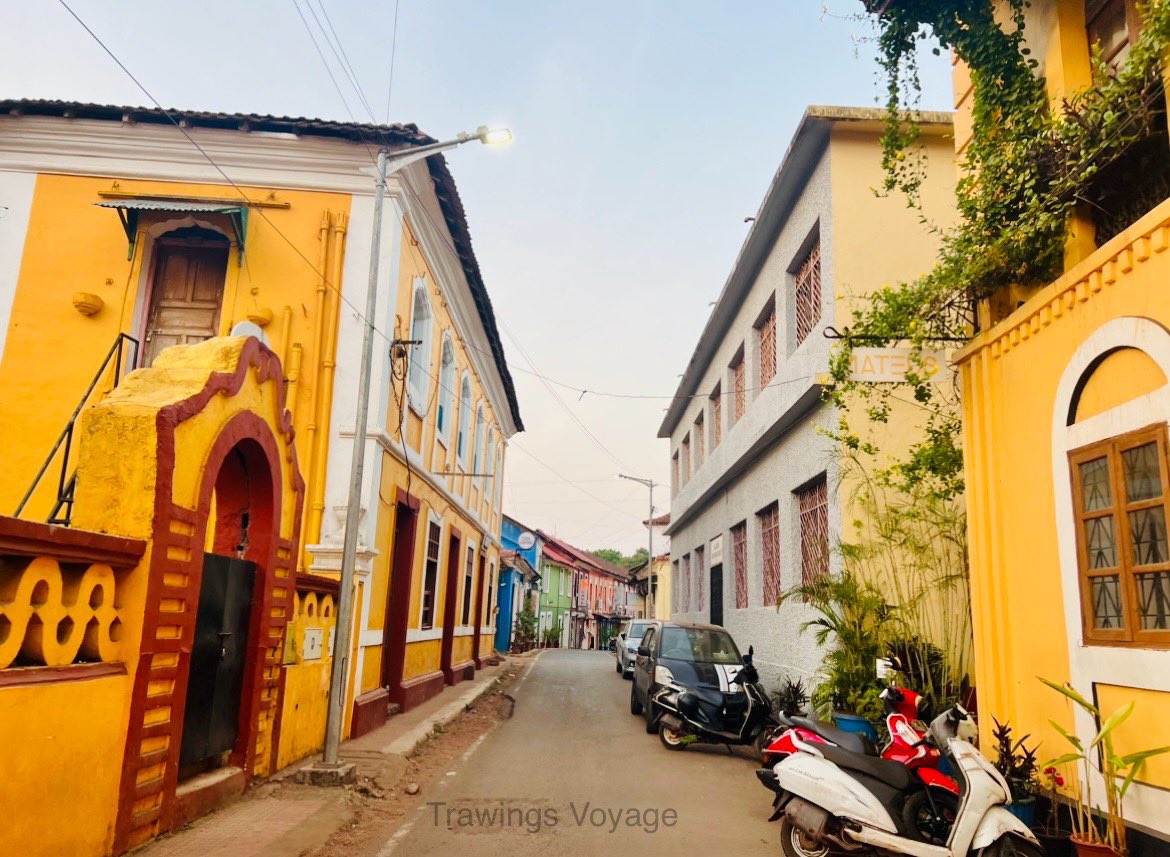 🇫🇷 Explorez Quartier Quantinho à Panaji, Goa, ses rues charmantes et son architecture portugaise. 
#QuarterQuantinho #Panaji #Goa #GoaTourism #trawingsvoyage #incredibleindia