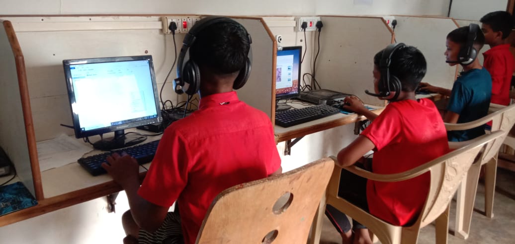 apnipathshala_'s tweet image. Unlocking the world of computers at HEM Ashram! Students are diving into the realm of technology, learning and exploring the endless possibilities. From basics to beyond, they&apos;re on an exciting digital journey! 
@hem_india
#HEMAshram #ComputerEducation #DigitalLearning