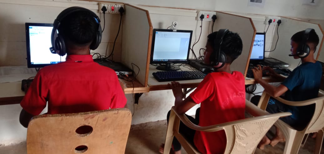apnipathshala_'s tweet image. Unlocking the world of computers at HEM Ashram! Students are diving into the realm of technology, learning and exploring the endless possibilities. From basics to beyond, they&apos;re on an exciting digital journey! 
@hem_india
#HEMAshram #ComputerEducation #DigitalLearning