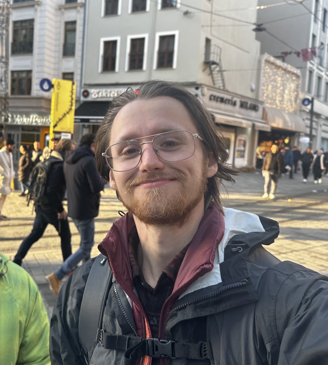 brookslagle's tweet image. I have put more hours in to building my business in the last week than I have in the last month.

Without sacrificing my worldly travels.

Here is how I did it:

I quit my job a month ago.

&quot;𝑁𝑜𝑤 𝐼 ℎ𝑎𝑣𝑒 𝑠𝑜 𝑚𝑢𝑐ℎ 𝑡𝑖𝑚𝑒 𝑡𝑜 𝑤𝑜𝑟𝑘!&quot;

What REALLY happened:

🧵